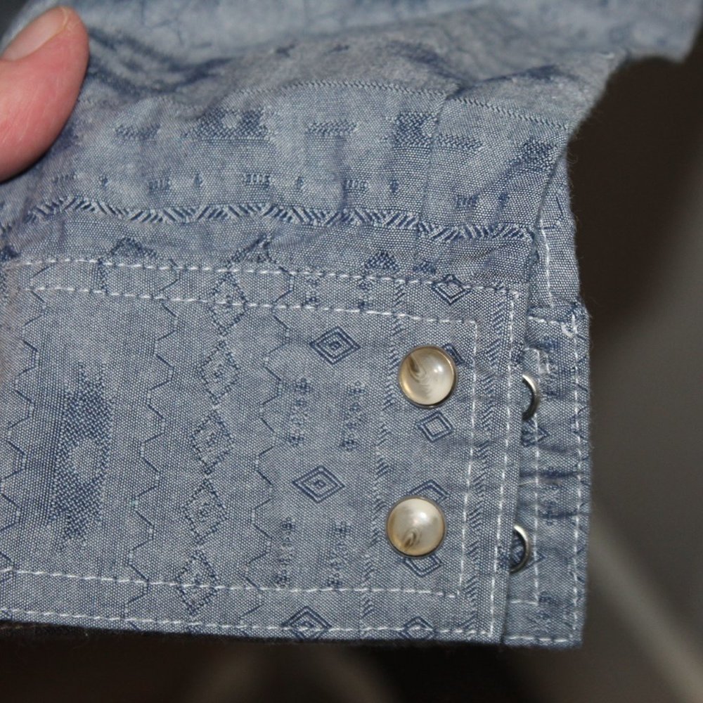 Adiktd Embroidered Western Pearl Snap Shirt Size Small - Picture 9 of 12